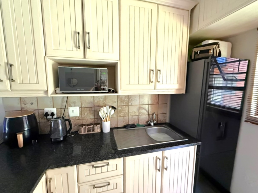 1 Bedroom Property for Sale in Vredenhof Sh Free State